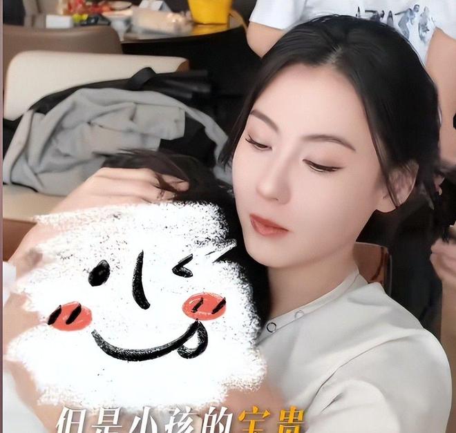 岁小儿子变挂件撒娇太粘人生父至今成迷PG麻将胡了张柏芝晒母亲节vlog6(图9)